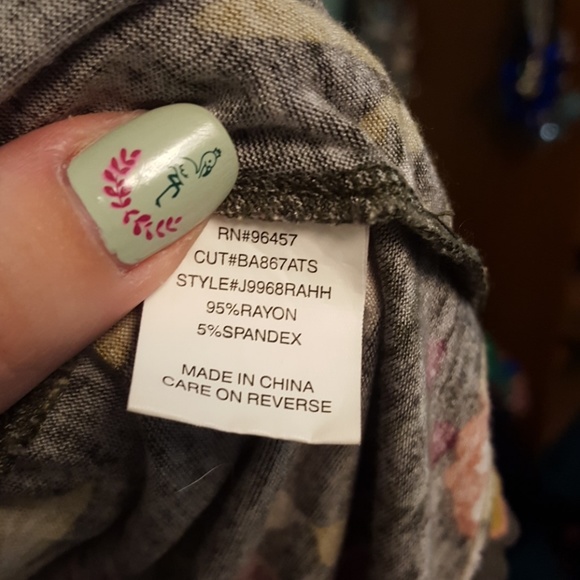 Stretchy olive green shirt - Picture 5 of 7